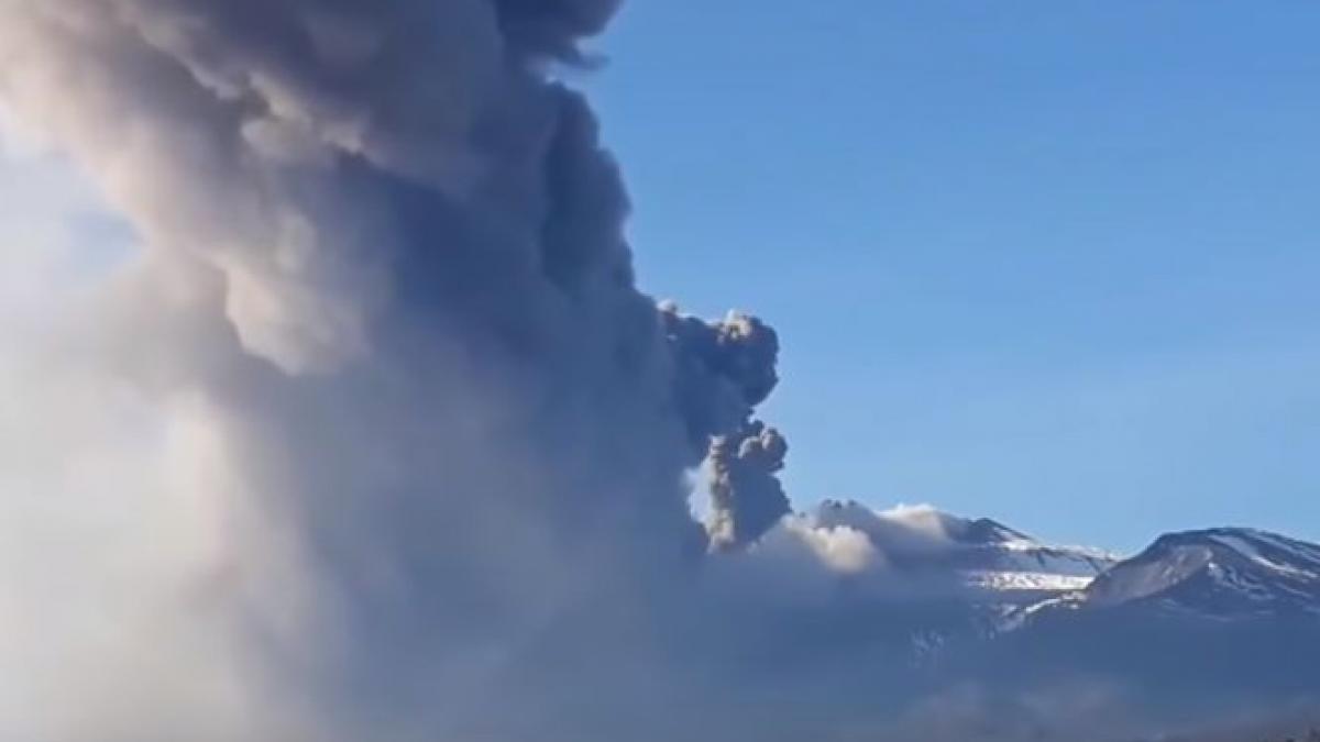 sicilia a fost zguduita de un cutremur cu magnitudine 4 8 ca urmare a eruptiei vulcanului etna