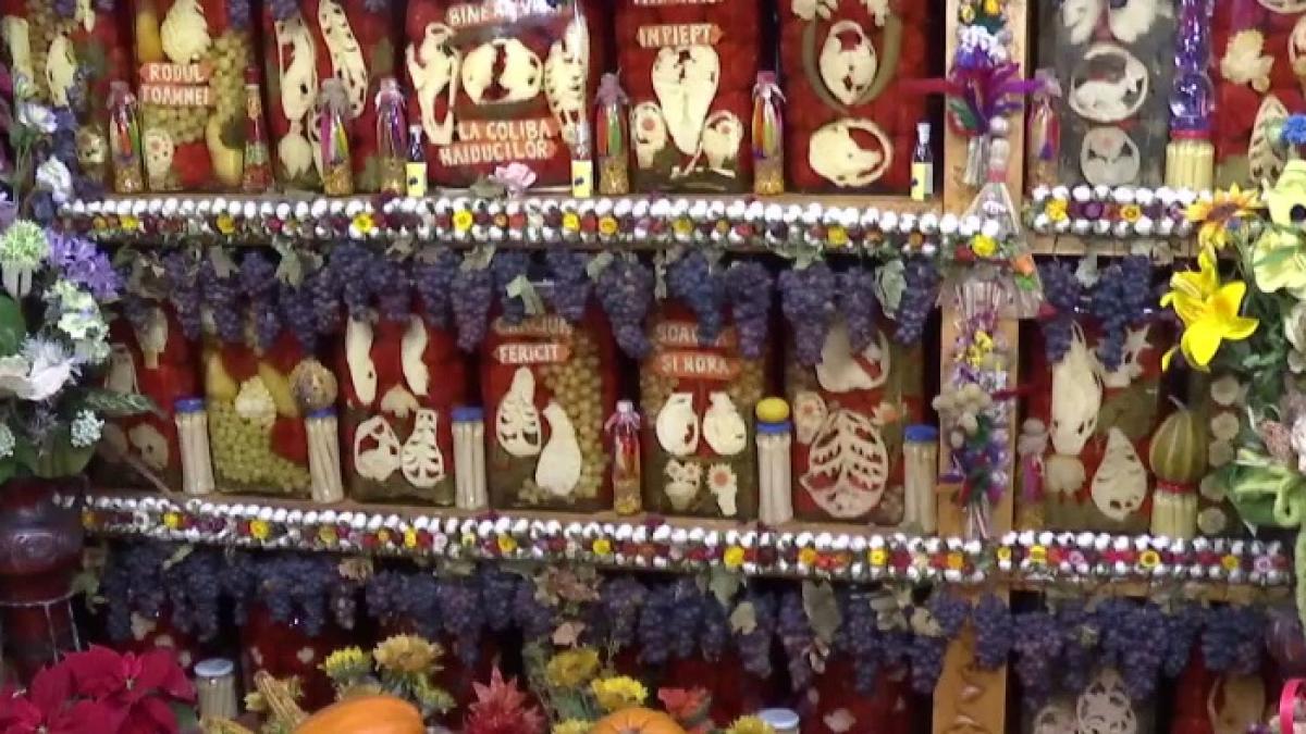 camara din romania in care gasesti peste 400 de borcane de muraturi de tot felul