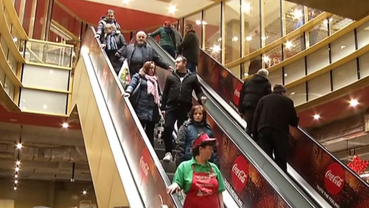 revelionul ii prinde pe romani tot la cumparaturi