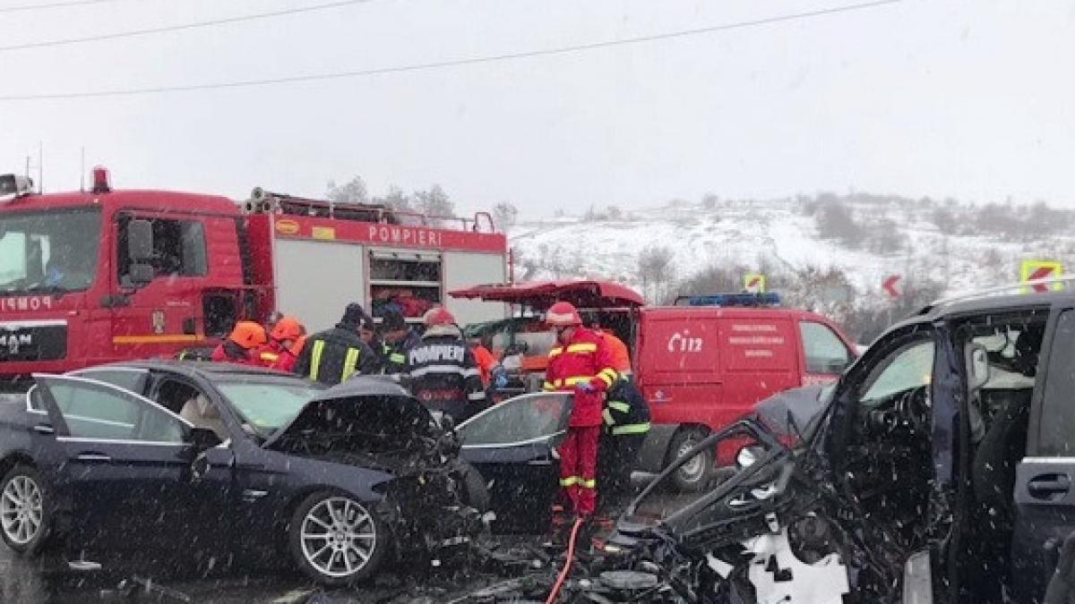 un ranit grav intr un accident pe dn 6 elicopterul smurd nu a putut interveni din cauza cetii