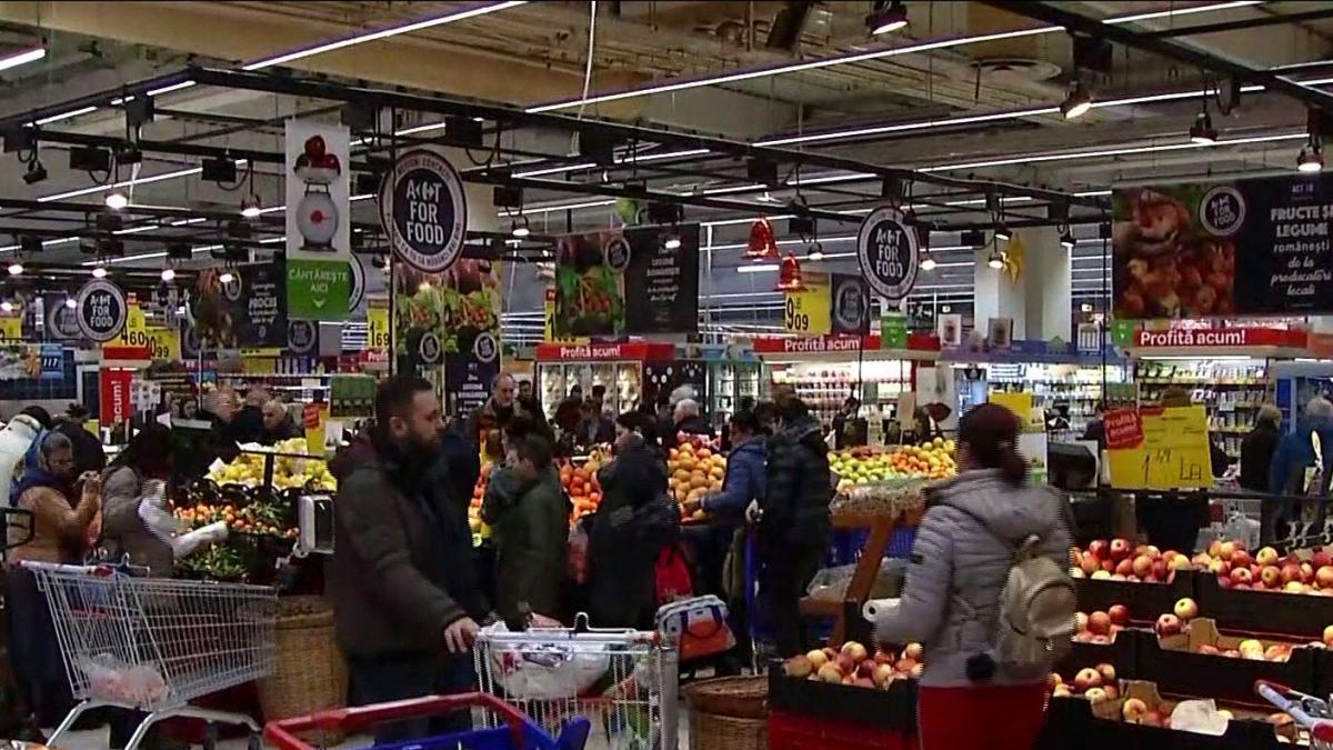 romanii au golit rafturile in ultima zi din an care au fost cele mai vanate alimente