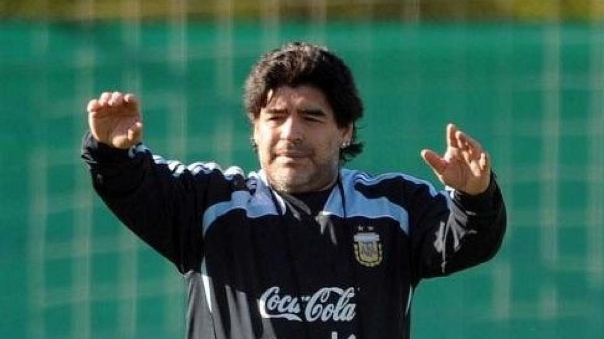 maradona a ajuns la spital fostul fotbalist argentinian diagnosticat cu o hemoragie digestiva