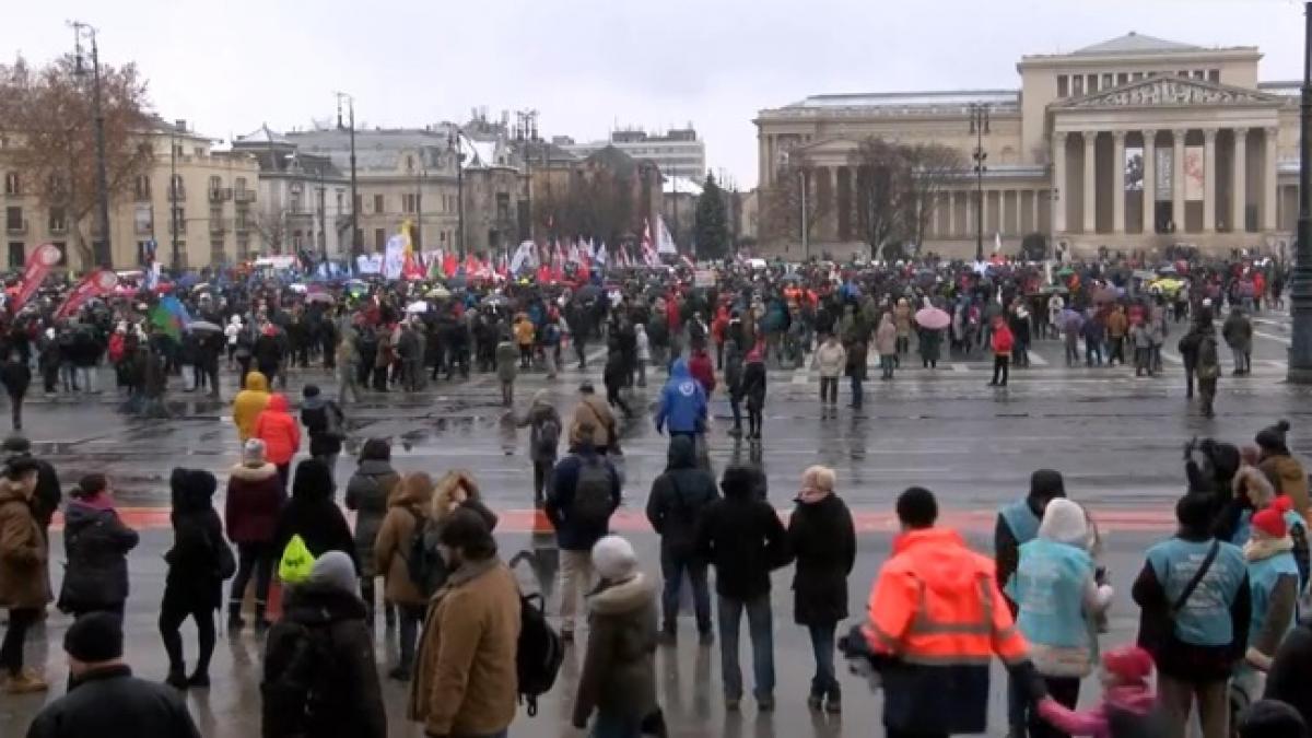 protest puternic la budapesta contra legii sclaviei