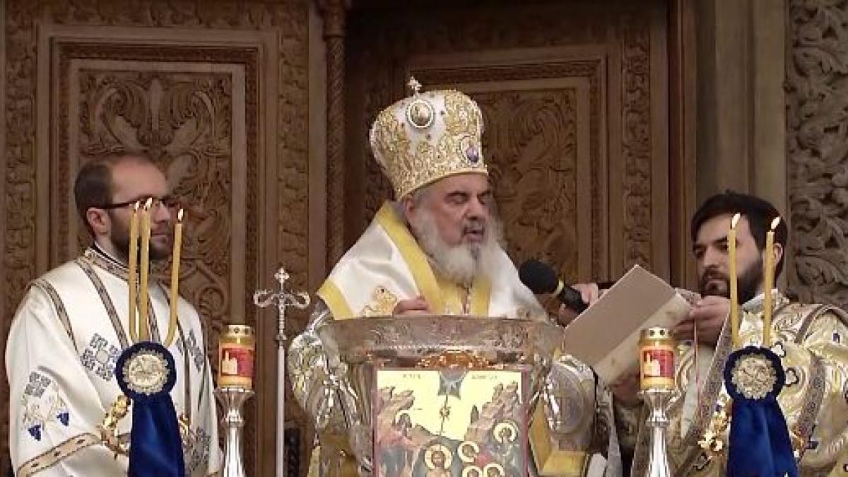 milioane de oameni sarbatoresc boboteaza 200 000 de sticle de agheasma pentru enoriasi