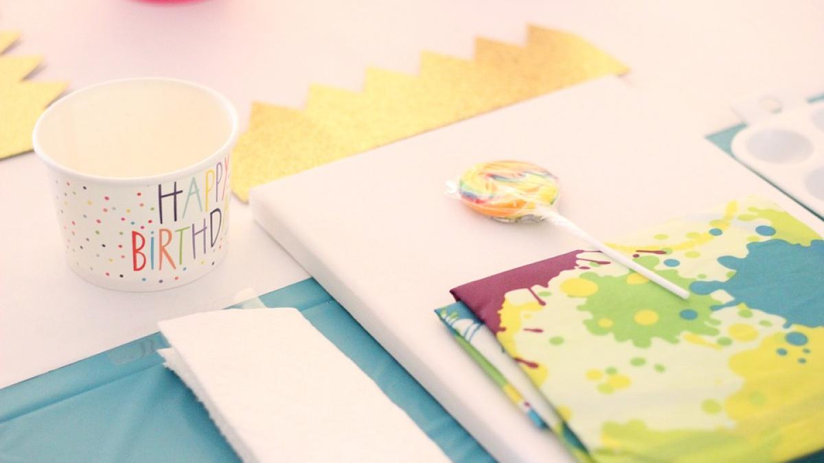 acest barbat primeste felicitari de ziua lui in fiecare an de la sotia lui care a murit de cancer