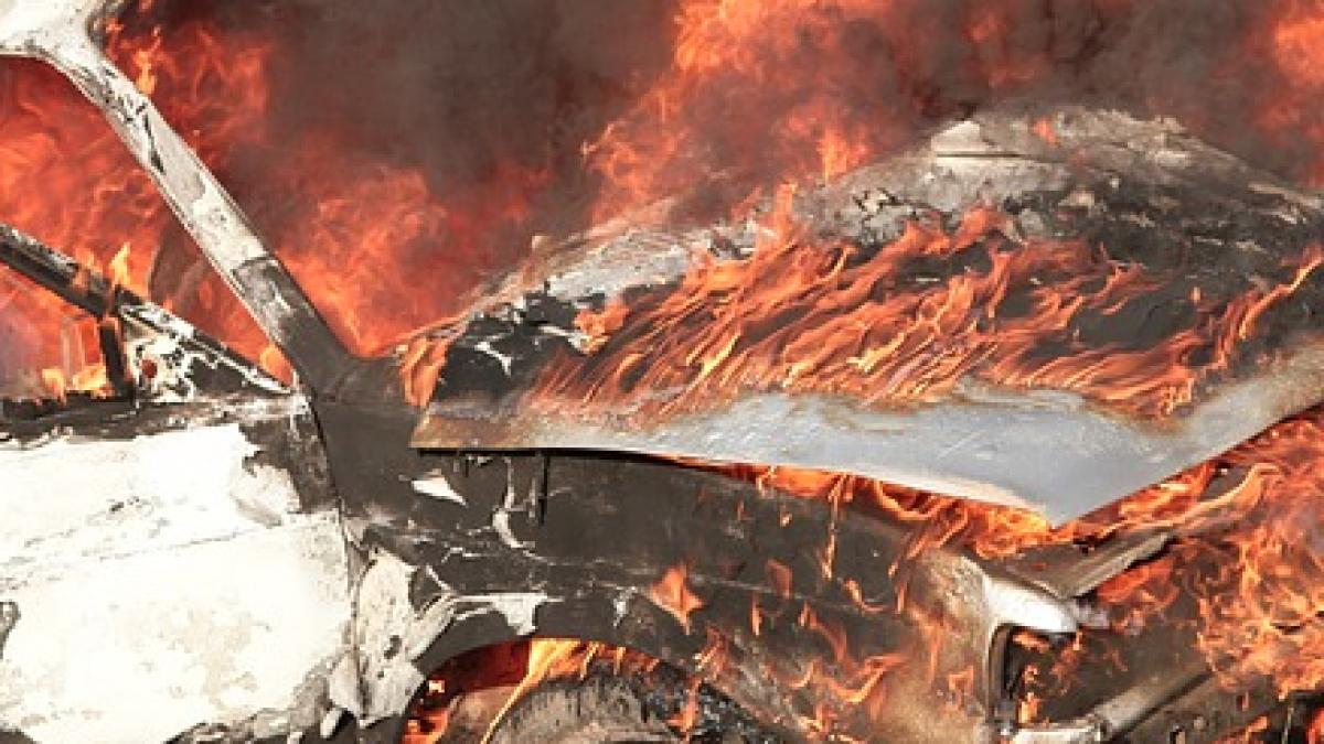 panica la o benzinarie din capitala o masina a luat foc incidentul i a bagat in sperieti pe soferi