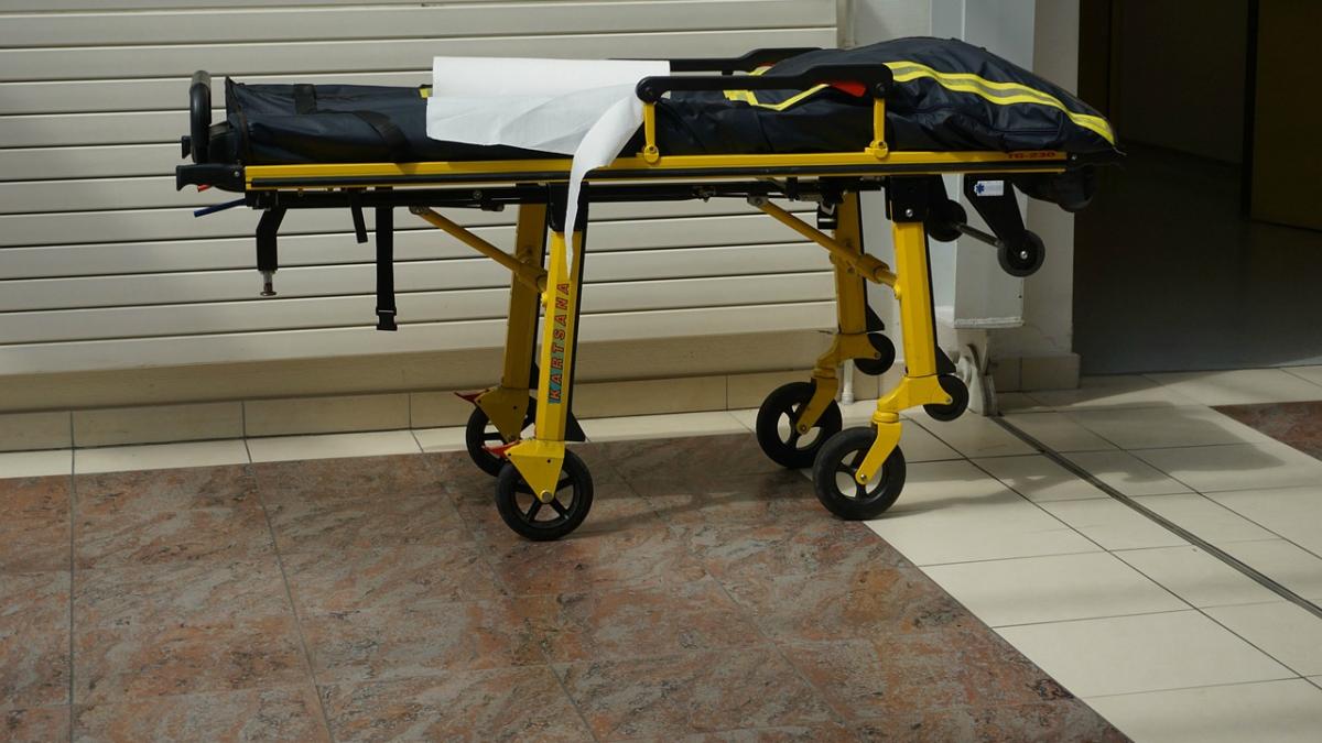 situatie revoltatoare in ploiesti un barbat a murit la spital dupa ce a fost scapat in cap de pe