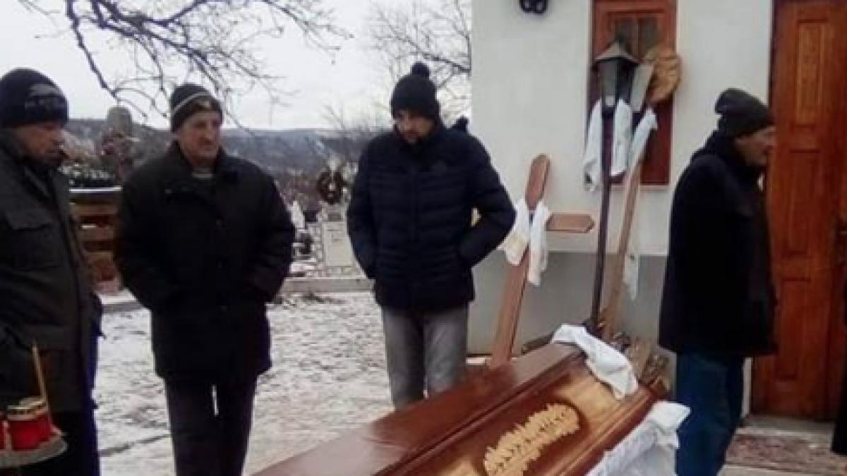 socant n au primit moarta in biserica la bacau pentru ca era saraca si nu platise taxa