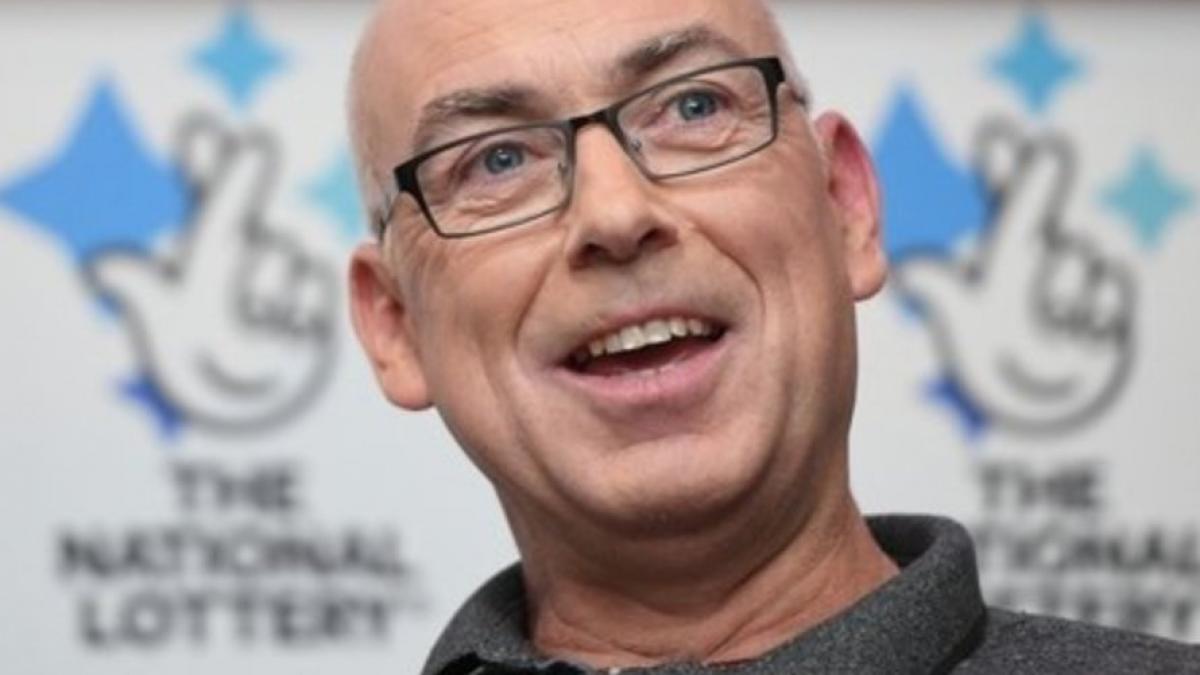 un barbat norocos a gasit in masina un bilet la loto castigator de 86 milioane de dolari