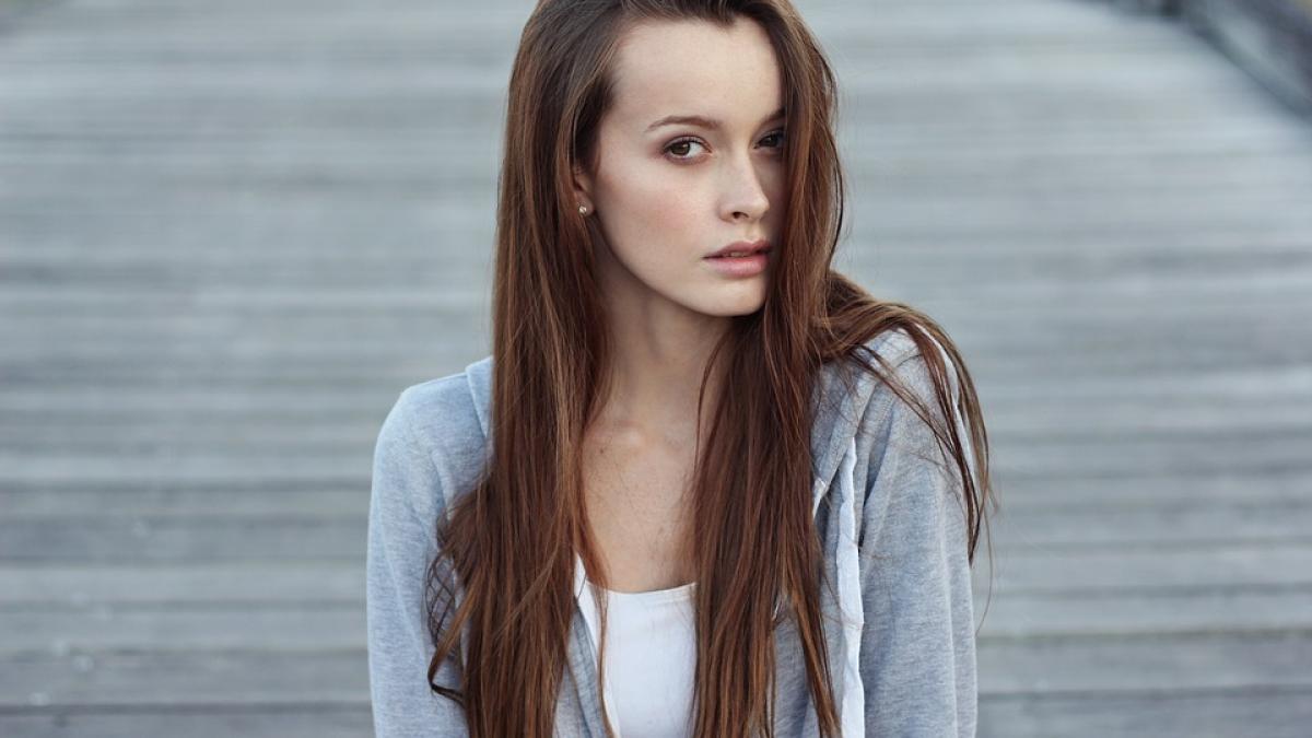 am 23 de ani si sunt nebuna dupa barbati intr o seara am mers in dormitor cu un tip si am observat