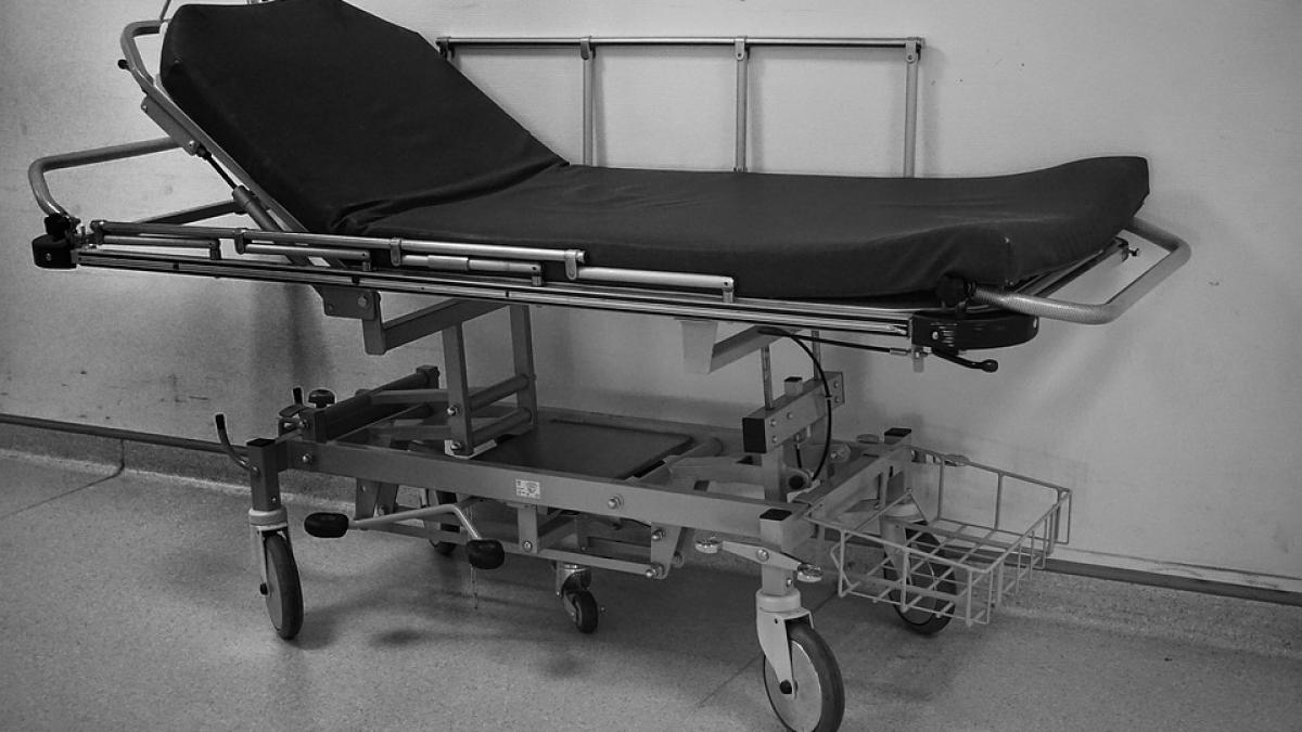 dosar penal in cazul pacientului mort la spitalul judetean din ploiesti dupa ce a fost scapat de pe