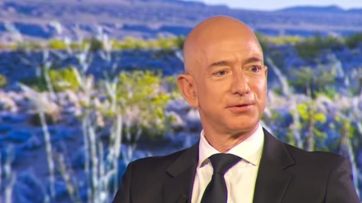 cel mai bogat om al planetei jeff bezos fondatorul amazon divorteaza dupa 25 de ani