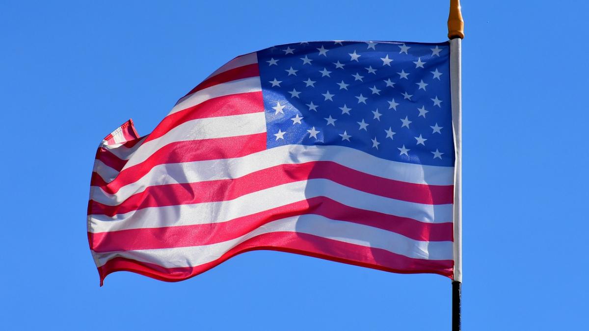 statele unite au angajat un roman pentru strategia de imagine a americii in lume