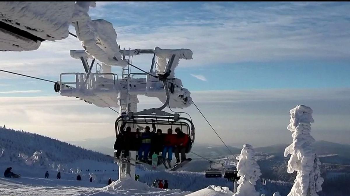 valul de frig si ninsori care a lovit europa a facut deja 13 victime