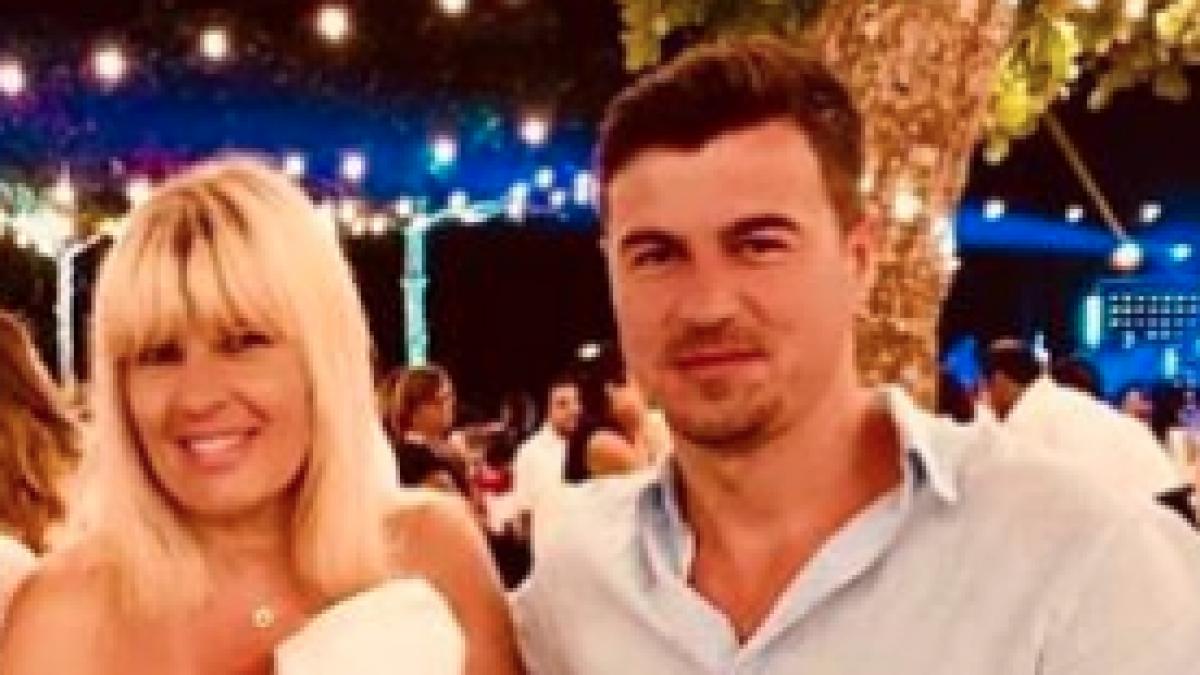 detaliul ciudat observat intr o fotografie postata de elena udrea pe facebook