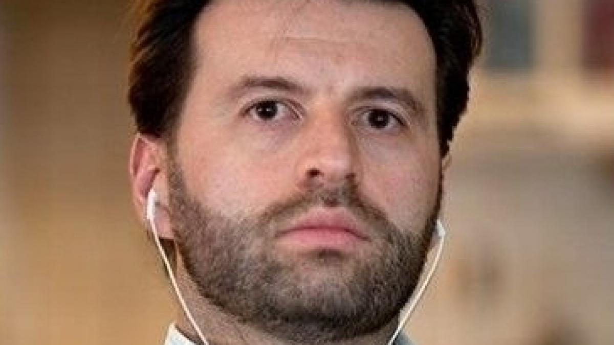 el este romanul care a tradus discursul lui donald tusk