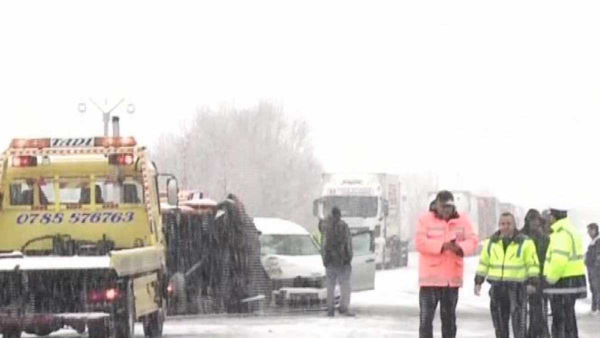 plan rosu de interventie in gorj un microbuz a intrat intr un parapet din beton sunt mai multe