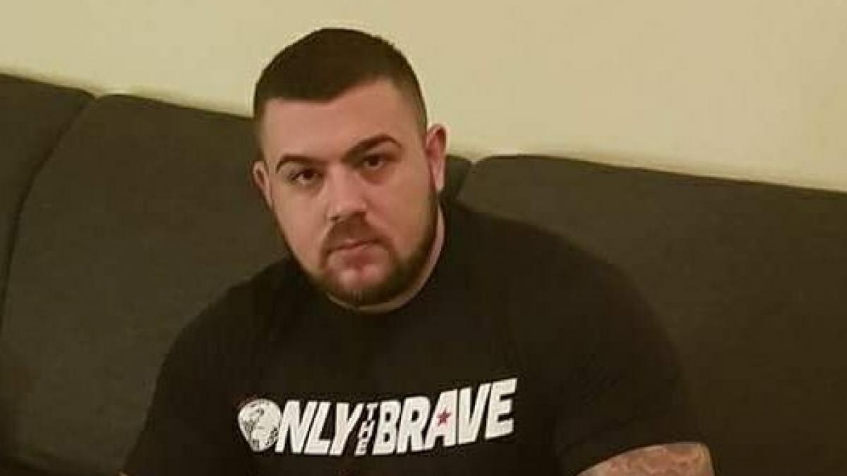 cine este tanarul ucis in fata unui club din medias