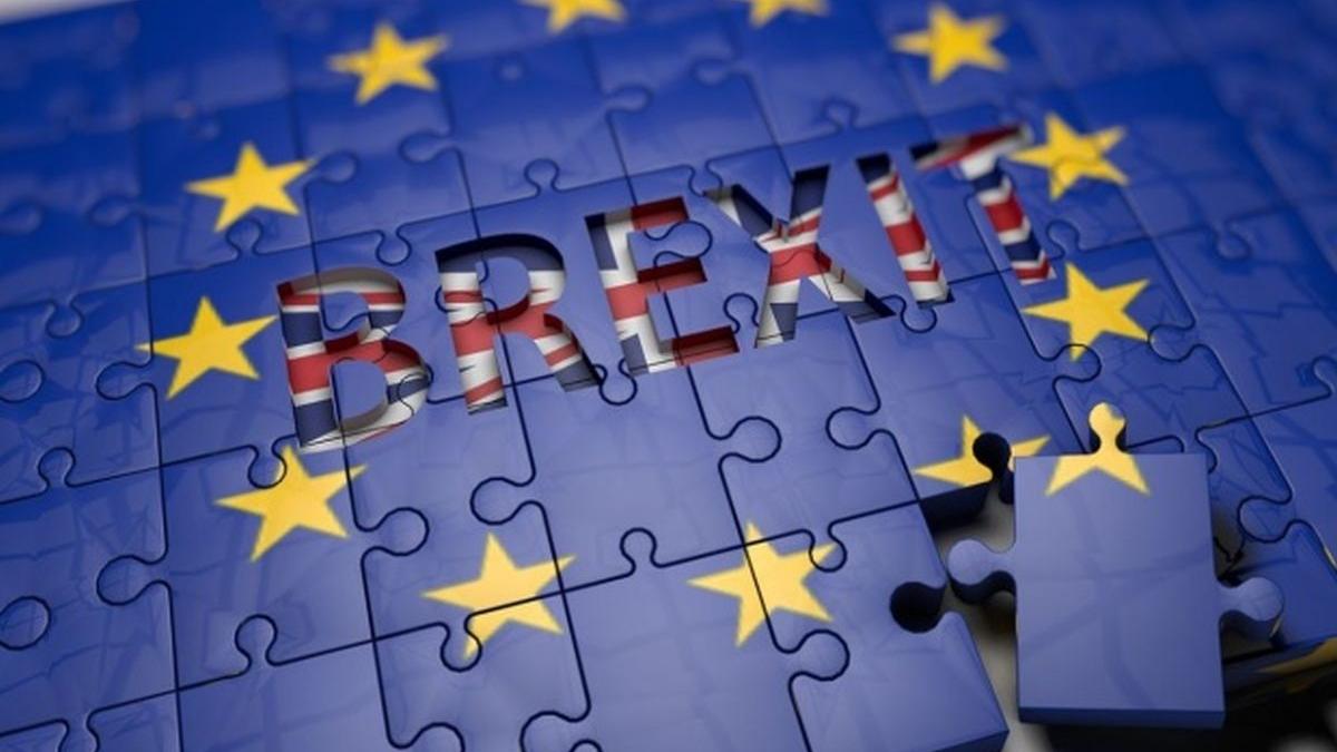 be eu acordul brexit respins de parlamentarii britanici guvernul may la un pas de a fi demis