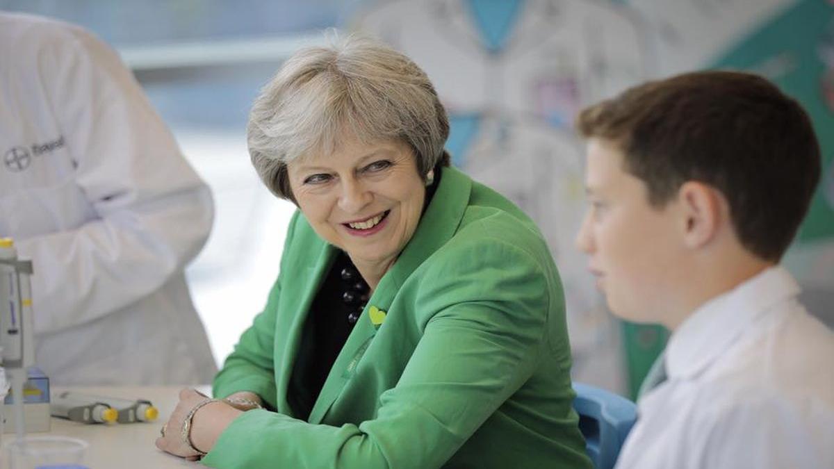 dupa esecul rasunator cu acordul brexit theresa may isi poate pierde si scaunul