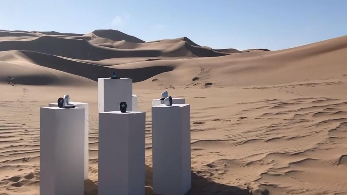in cel mai vechi desert se aude o melodie din 1982 nimeni nu stie unde se afla difuzoarele video