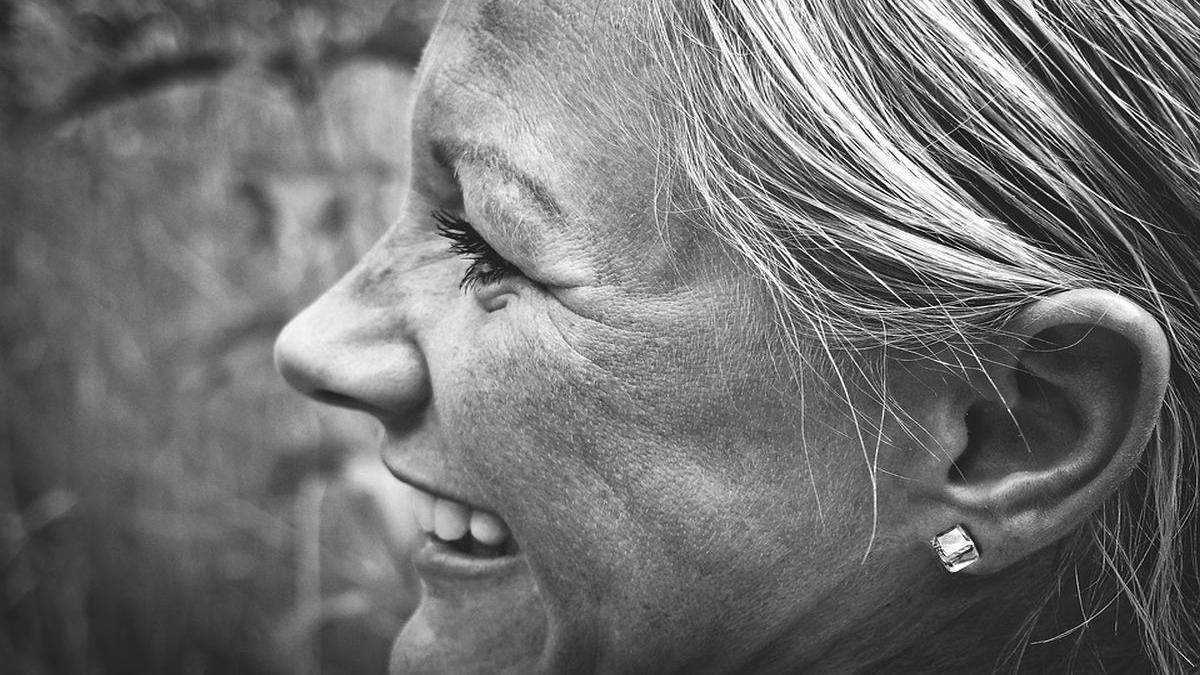 o femeie nu mai poate auzi vocile barbatilor din cauza unei afectiuni rare cu o zi in urma a avut