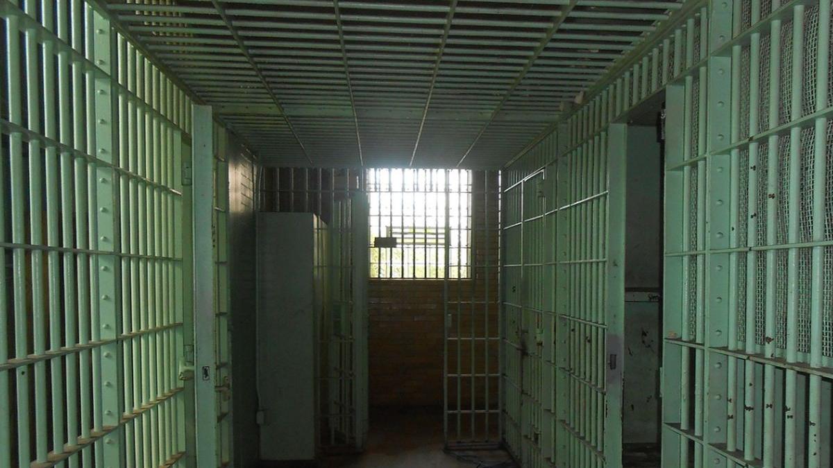 o noua lovitura de la ccr condamnatii nu pot efectua pedeapsa acasa