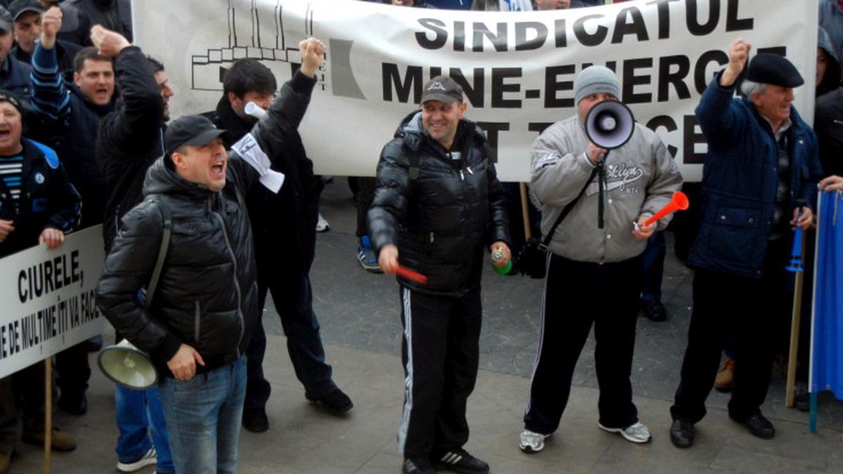 scandal fara precedent in criza energiei ministerul anunta stoparea grevei minerii insista