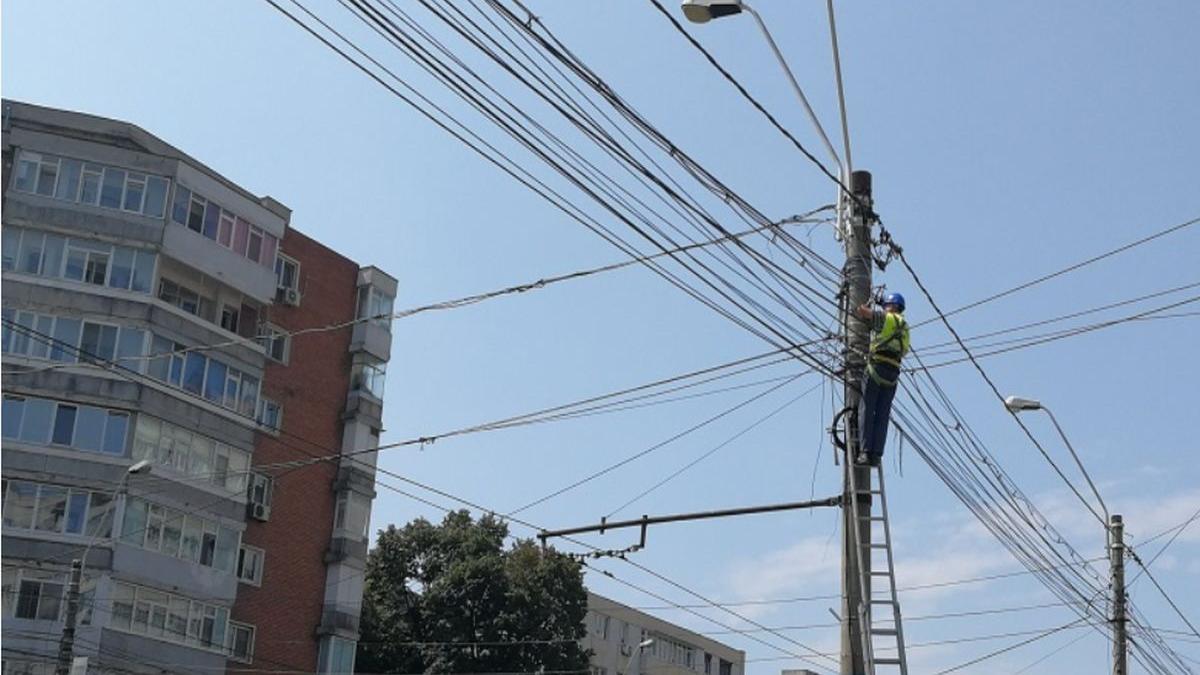 un sofer beat din galati a reusit sa lase orasul fara troleibuze
