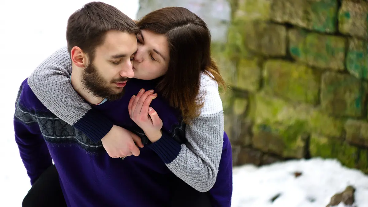 dupa ce a facut o sa se indragosteasca de el si sa accepte sa il ia de barbat romanul i a facut