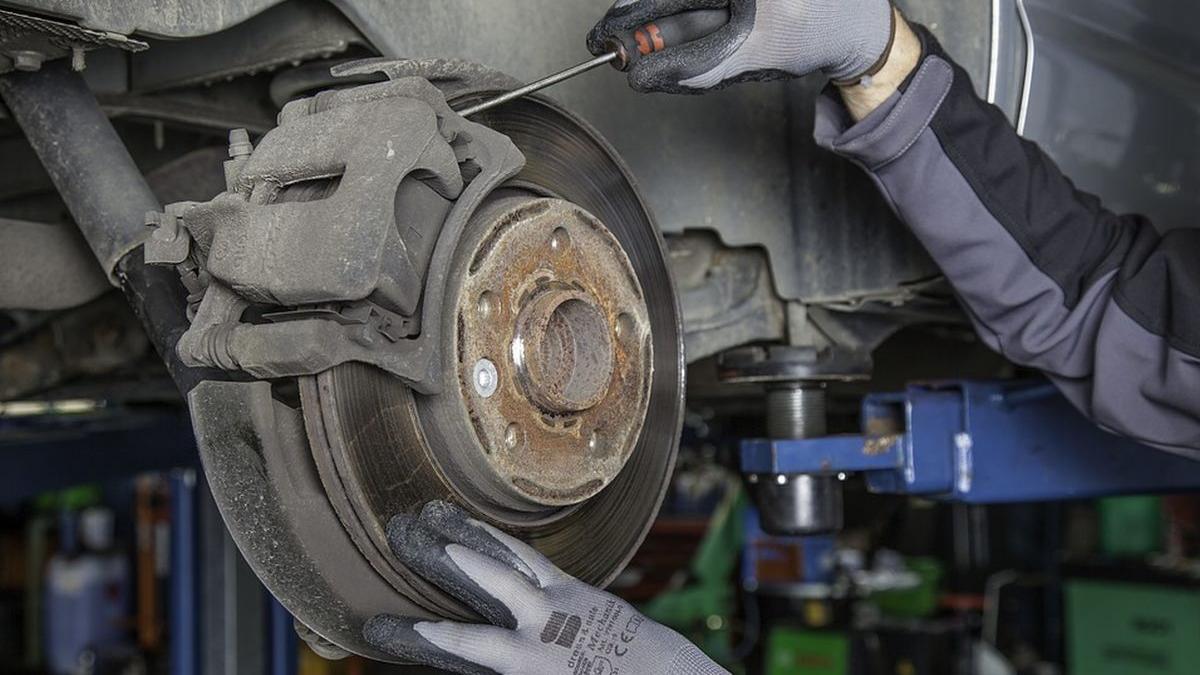 o femeie a aflat ca era urmarita de un obsedat dupa ce a mers cu masina la service ce a descoperit