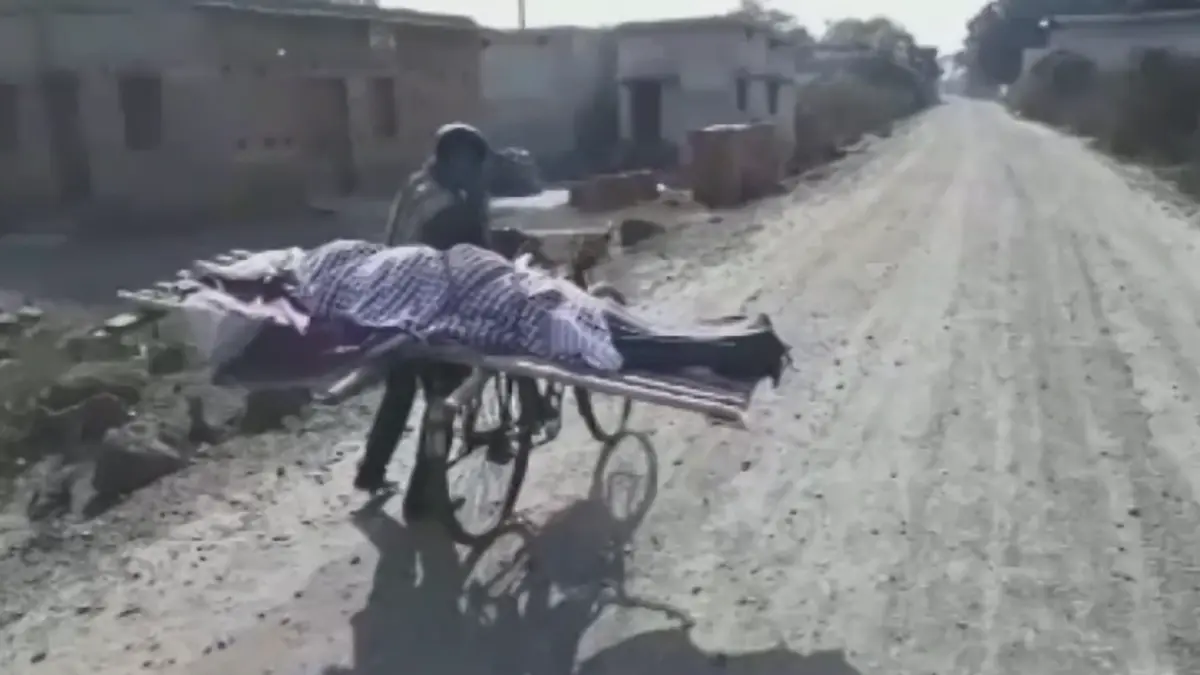 scene tulburatoare nimeni nu l a ajutat pentru ca era sarac asa ca si a dus mama moarta la groapa pe