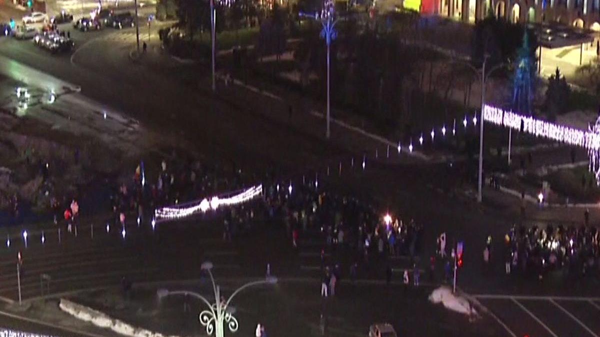 protestatarii incearca sa blocheze piata victoriei