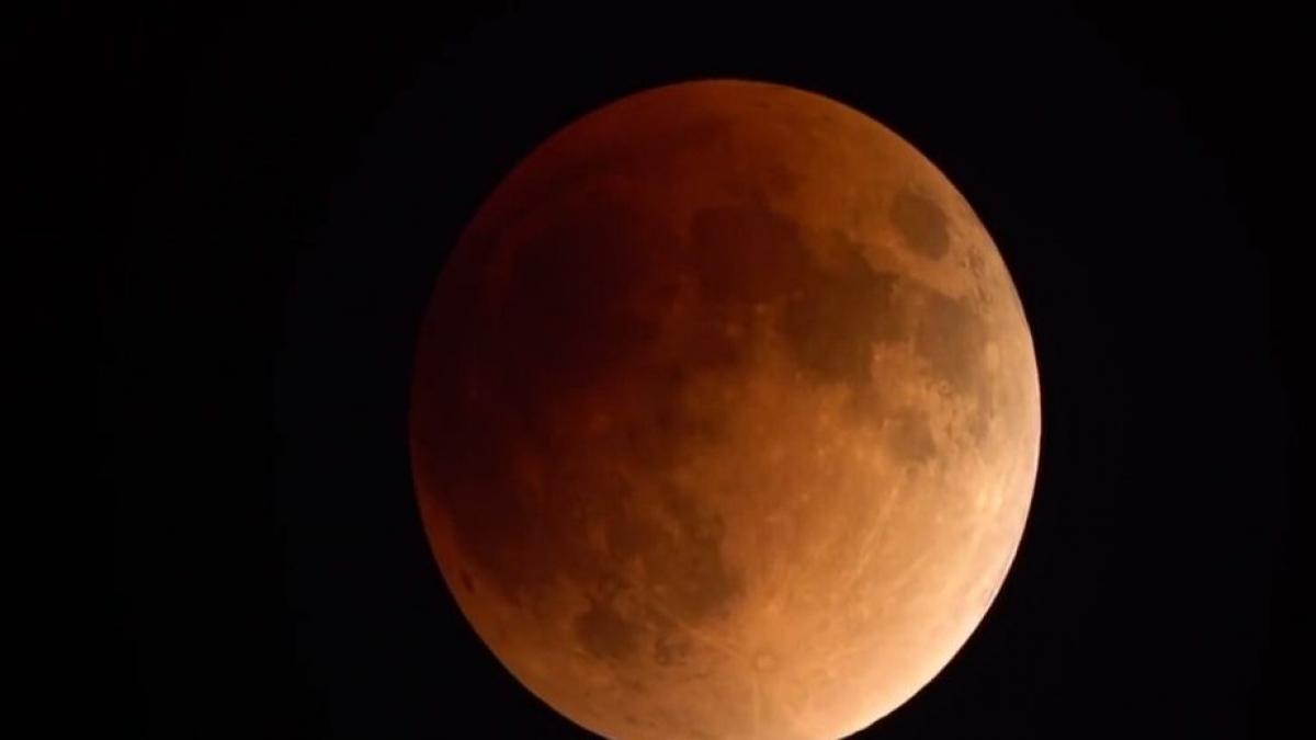 romanii au fost martorii unui fenomen astronomic spectaculos super luna sangerie