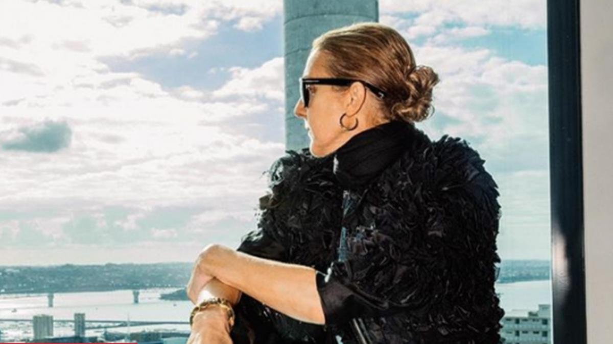 celine dion are 50 de ani dar a intinerit peste noapte artista arata ca o adolescenta