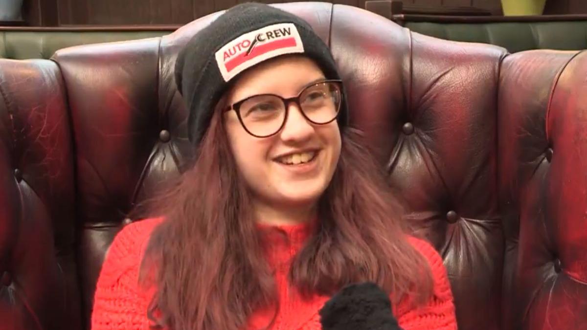 povestea unei tinere care este alergica la frig cum iese din casa pe timpul iernii