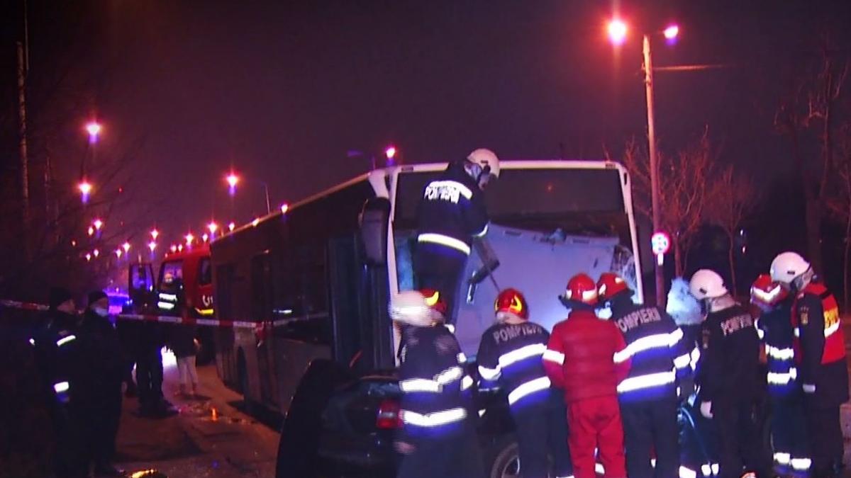 accident grav in capitala doua persoane au murit dupa ce masina in care se aflau a intrat intr un