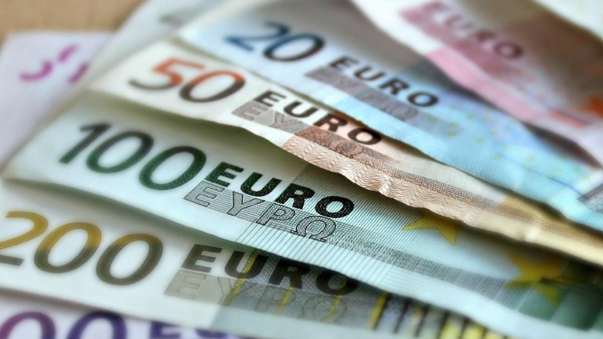 curs valutar euro se indreapta in viteza spre 4 80 lei