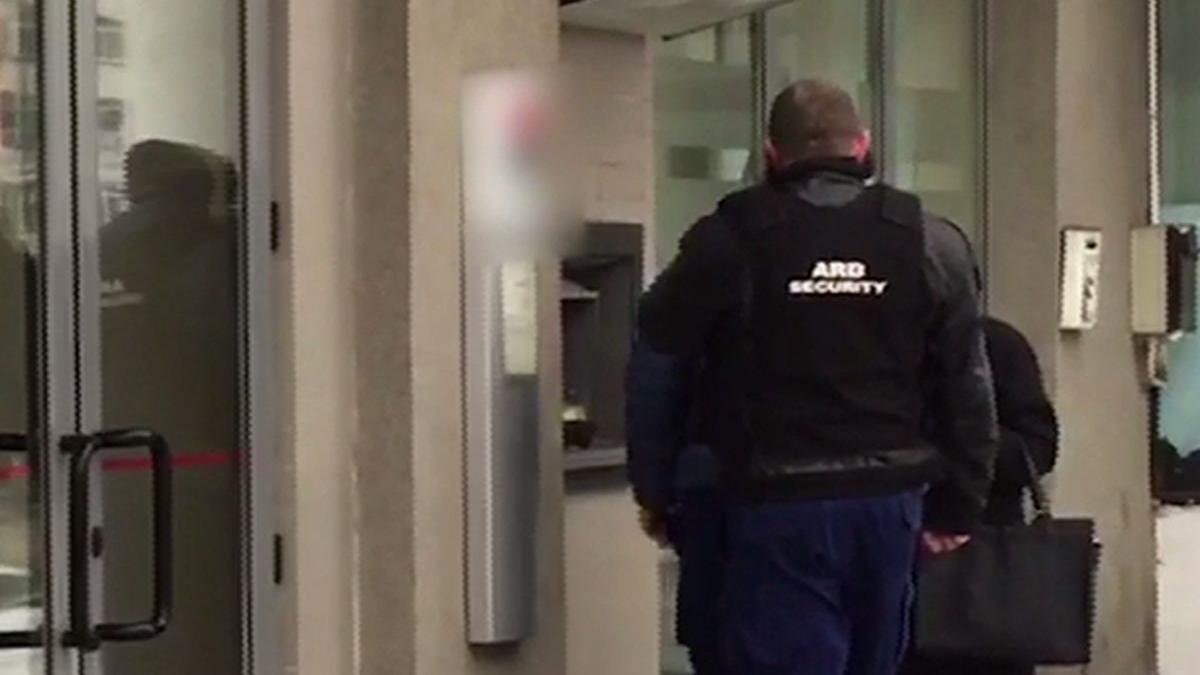 detalii despre jaful comis la banca din craiova autorul e cautat de politisti