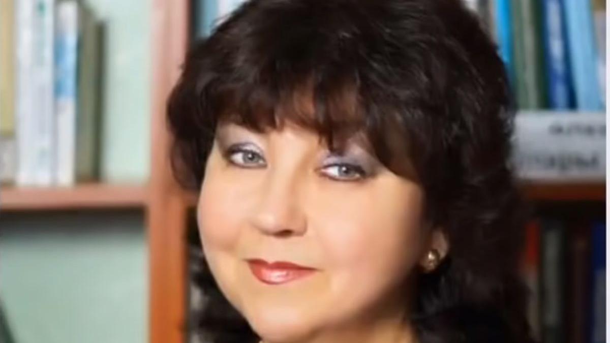 doliu in lumea muzicii o cantareata cunoscuta a murit dupa ce a suferit atac de cord pe scena