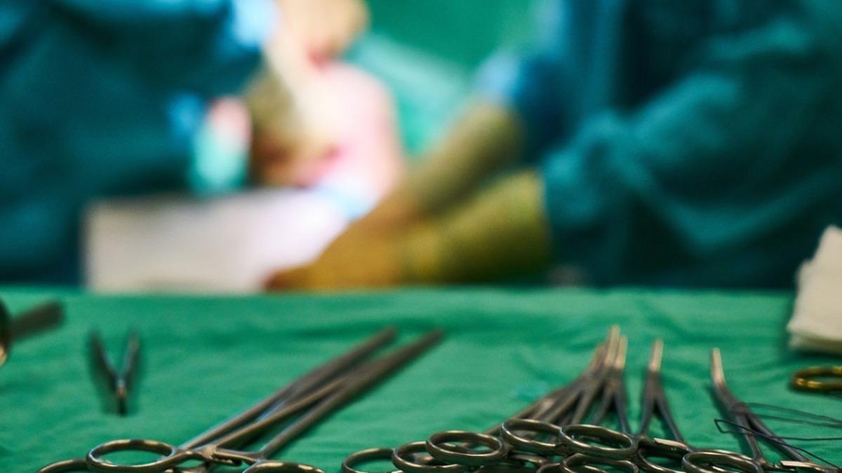 o femeie avea migrene de peste doua luni cand au operat o medicii au descoperit o creatura in