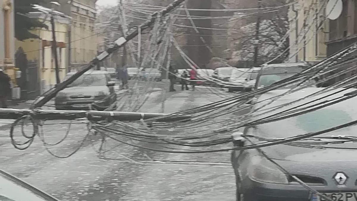 alimentarea cu energie electrica reluata in zeci de mii de gospodarii raman inca 120 000 de