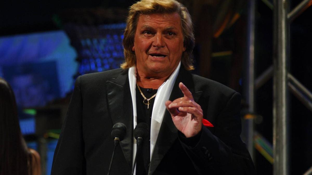 florin piersic la 83 de ani si nevasta lui iohannis carmen ai vazut o in minijup