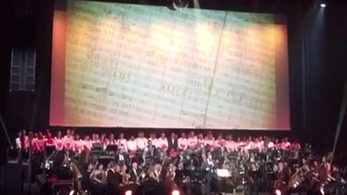 un muzician roman a cucerit parisul e supranumit compozitiorul celor 500 de coloane sonore