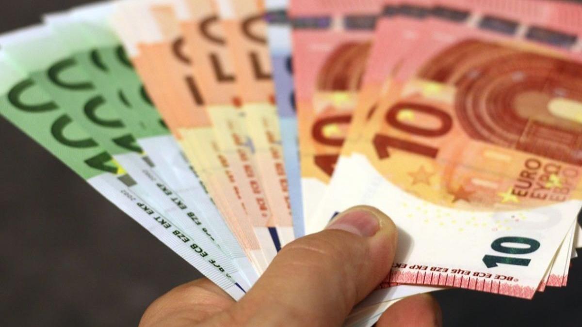 curs valutar euro in usoara scadere