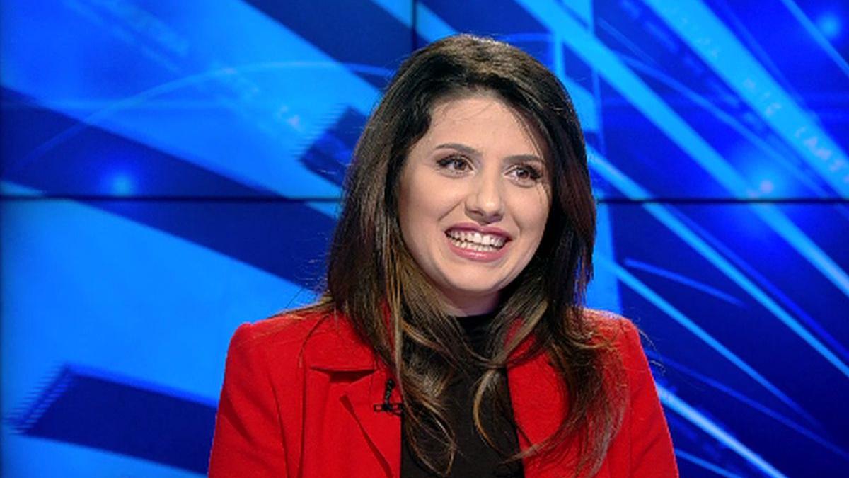 eroul zilei cantareata in limbajul semnelor traduce piesele celebre pentru persoanele cu deficiente