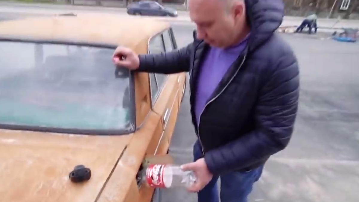a turnat coca cola in rezervorul masinii este total neasteptat ce a urmat