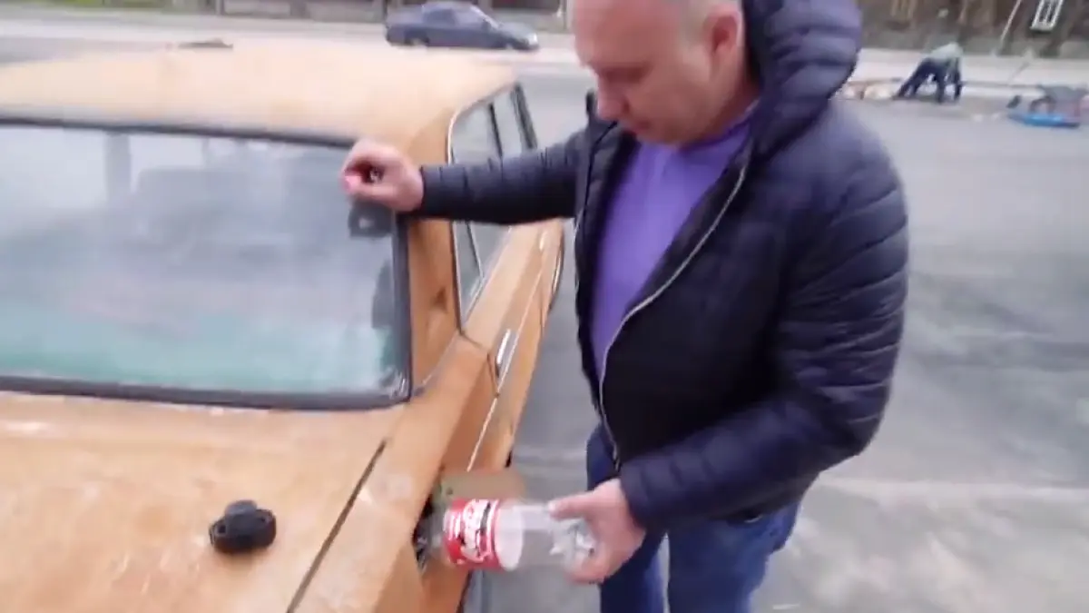 a turnat coca cola in rezervorul masinii este total neasteptat ce a urmat