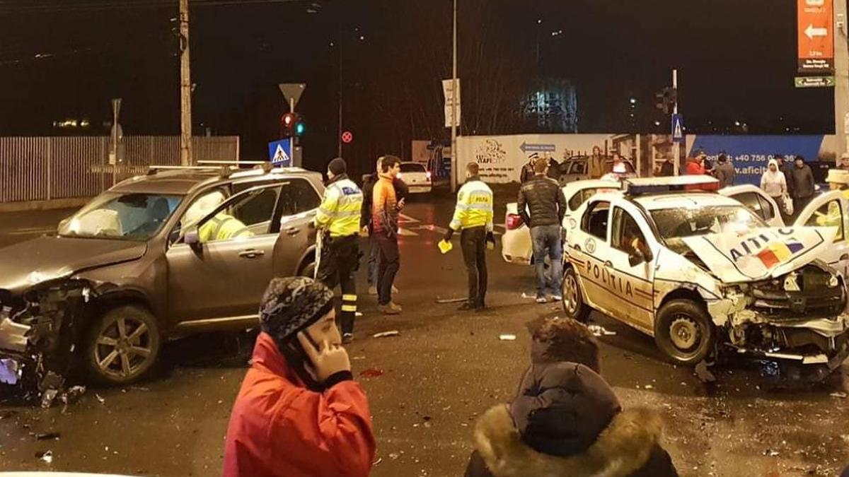 accident grav cu o masina de politie in bucuresti trei politisti si un jandarm au fost raniti