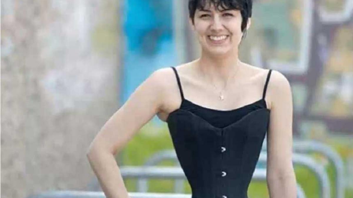 a purtat un corset in fiecare zi timp de trei ani talia sa are 40 de centimetri cum arata femeia